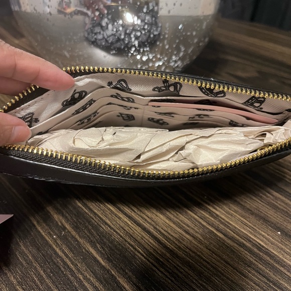 Juicy Couture Wristlet Black and White - Picture 2 of 3